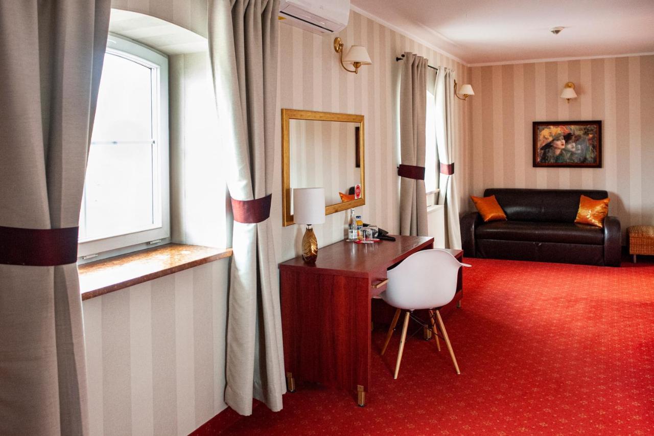 Hotel Spichlerz Lubawa エクステリア 写真