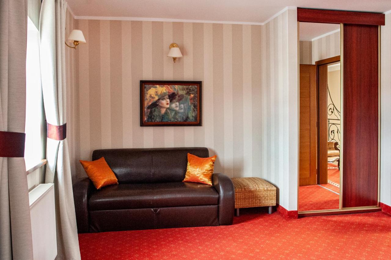 Hotel Spichlerz Lubawa エクステリア 写真