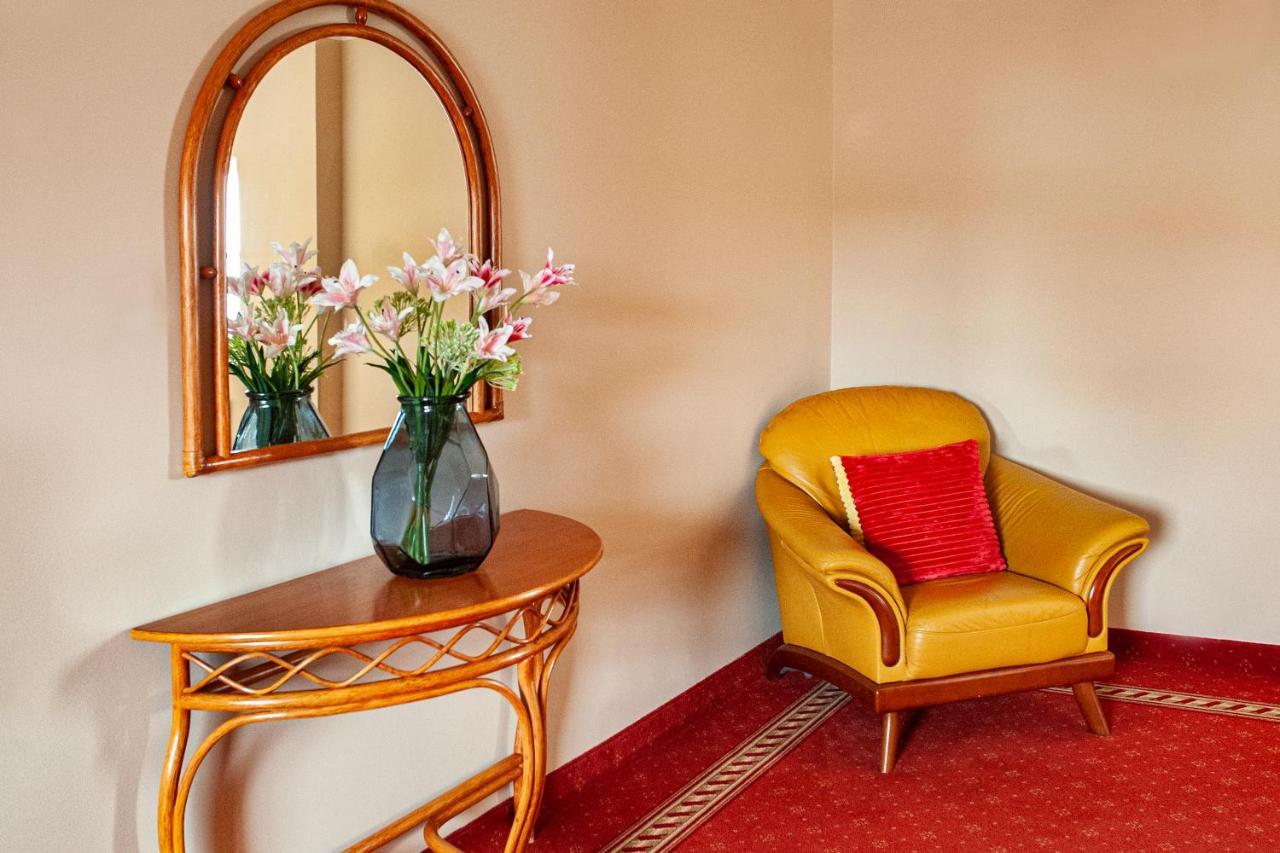 Hotel Spichlerz Lubawa エクステリア 写真